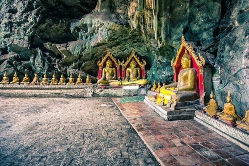  Khao Tham Luang, a cave full of Buddha statues.