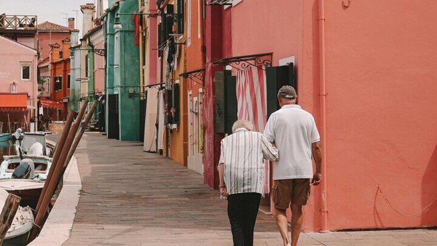 Vibrant Charm: Professional Photoshoot at Burano