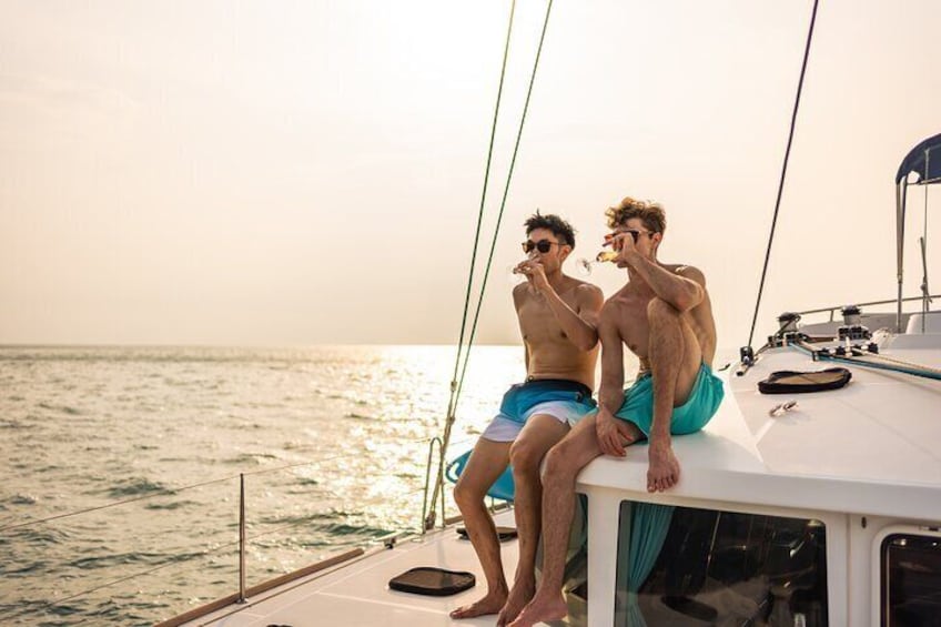 Heraklion: Dia Island Catamaran Day Trip with Lunch & Drinks