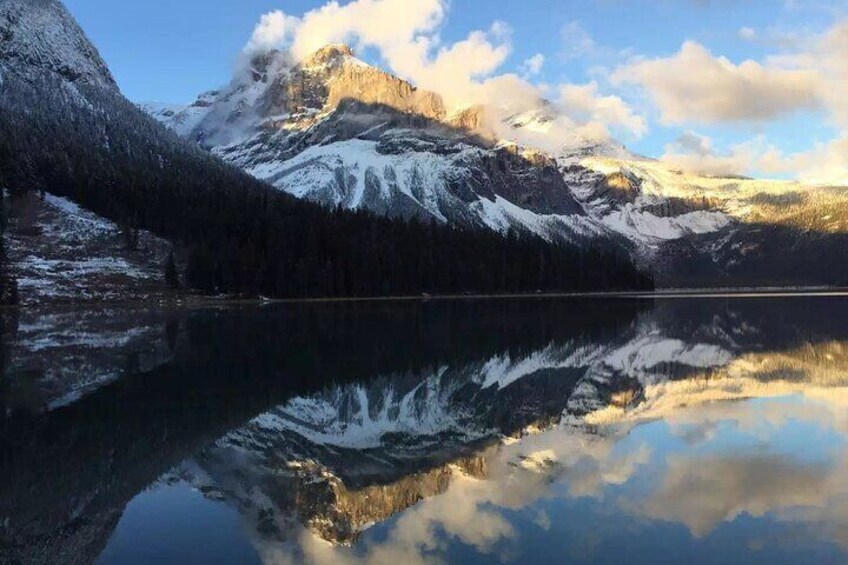 Moraine Lake Lake Louise Emerald Lake Banff and Yoho Tours