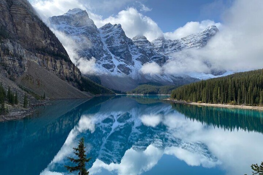 Moraine Lake Lake Louise Emerald Lake Banff and Yoho Tours
