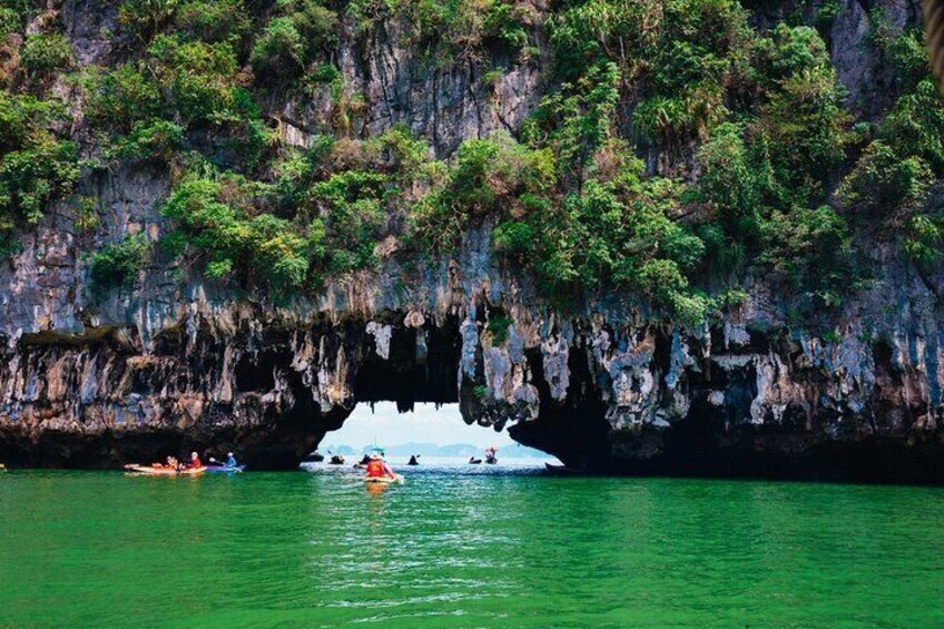 Kayaking and Snorkeling Tour in Ang Thong Marine Park