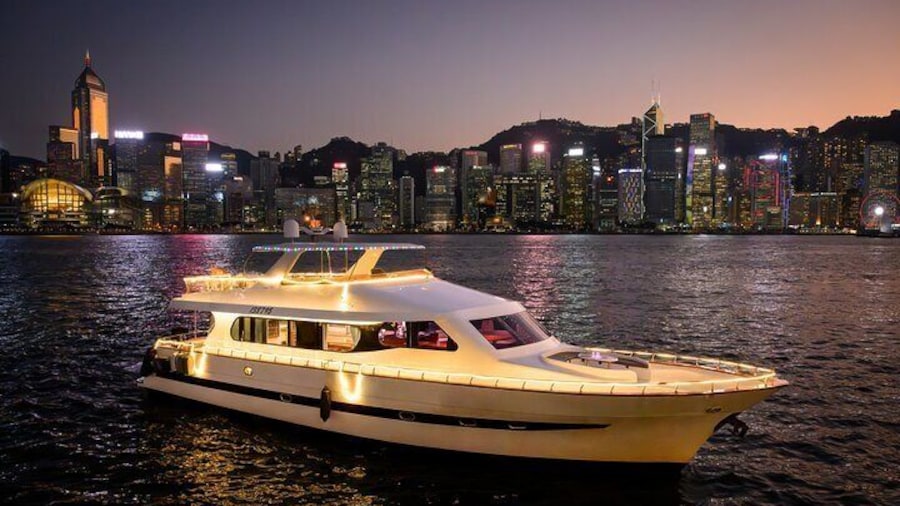 STARLIGHT - Victoria Harbour: Night Yacht Tour with Stunning View
