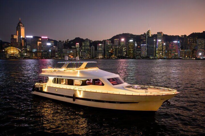 STARLIGHT - Victoria Harbour: Night Yacht Tour with Stunning View