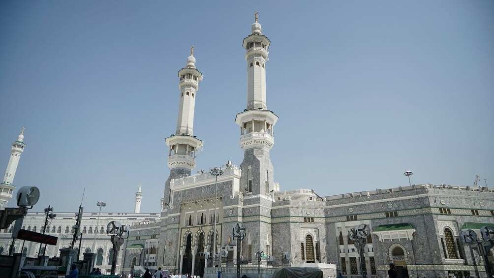 Full Day Mecca Tour with Lunch (only Muslims)