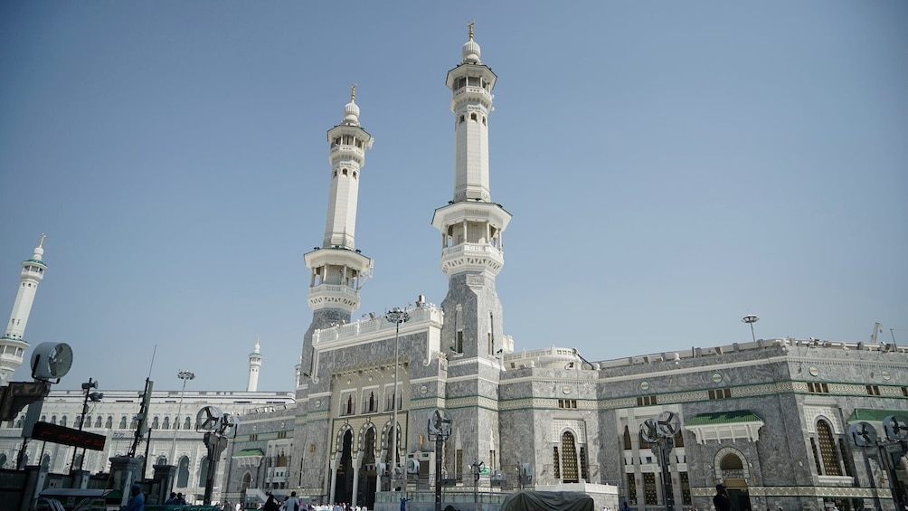 Full Day Mecca Tour with Lunch (only Muslims)
