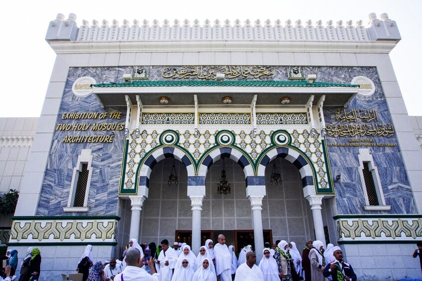 Full Day Mecca Tour with Lunch (only Muslims)