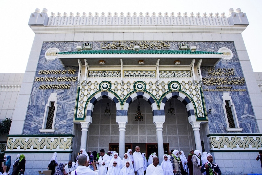 Full Day Mecca Tour with Lunch (only Muslims)