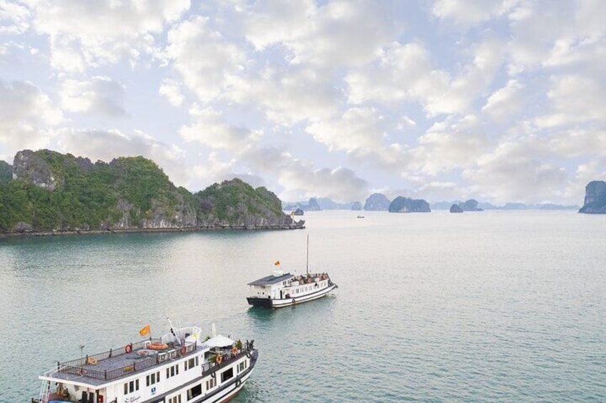 Bai Tu Long Bay Adventure in 4 Days 3 Nights in Private Cruise