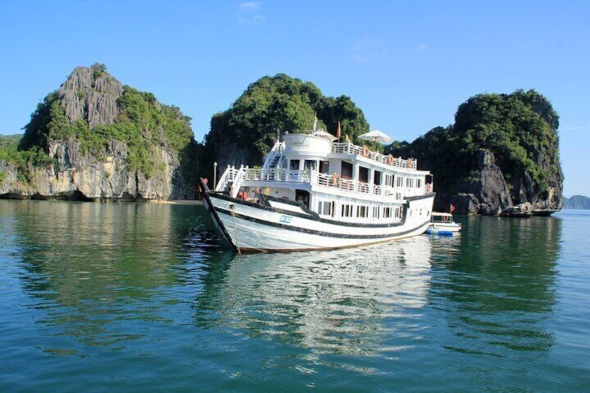 Bai Tu Long Bay Adventure in 4 Days 3 Nights in Private Cruise