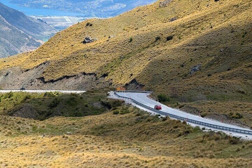 The drive from Lake Pukaki to Aoraki/Mount Cook can highlight the breathtaking scenery and the overall experience of this iconic New Zealand route.