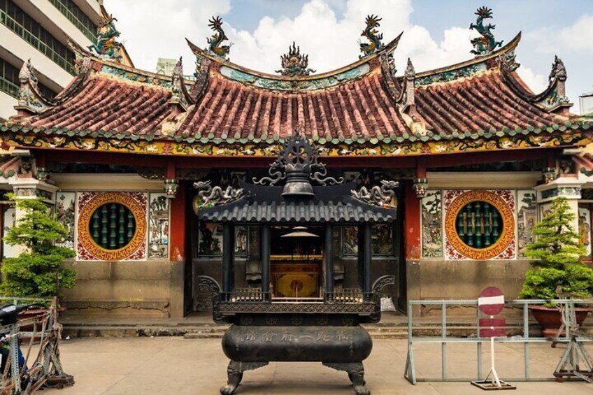 Explore Ho Chi Minh City with Private Walking and Jeep Tour
