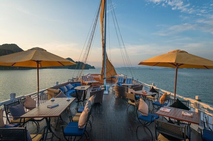 3 Days 2 Nights Halong Bay Ba Ham & Tien Ong on Private Cruise