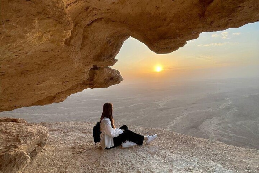 Edge of the World Tuwaiq Mountains with SUV at Sunset and Dinner