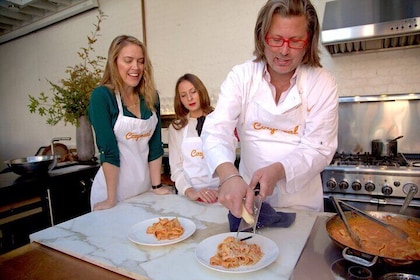 Clase de Pasta Italiana y Ensalada en Austin (Incluye Comida de 3 Platos)