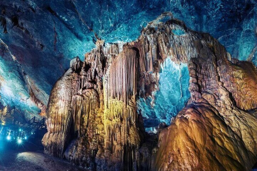 Exploring Phong Nha Cave 1 Day from Hanoi