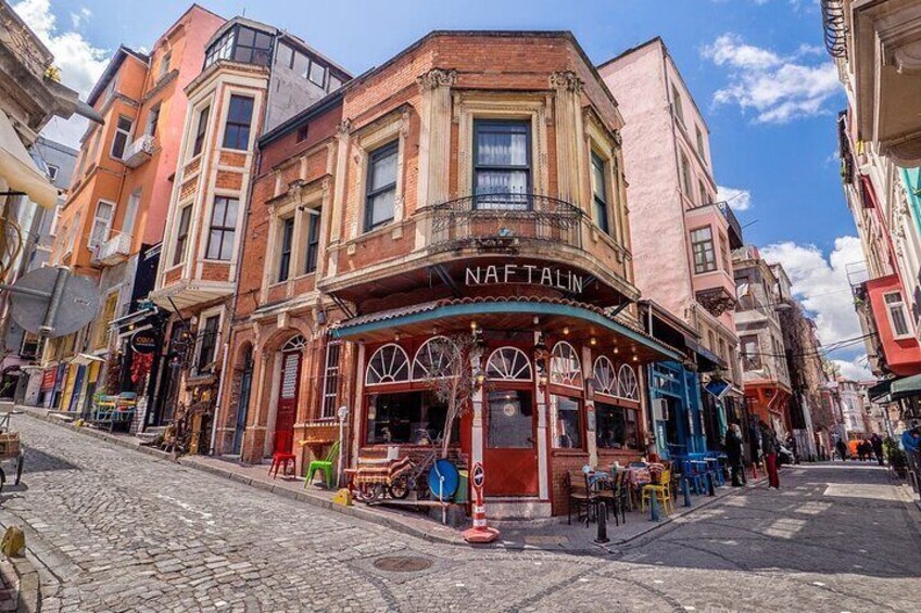 Beautiful cafes around. 