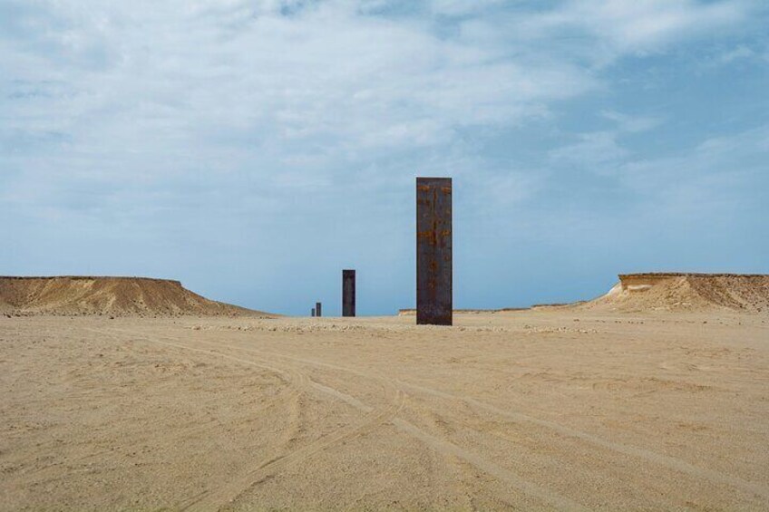 Explore Richard Sierra's Umbrella Rock in West Qatar Tour