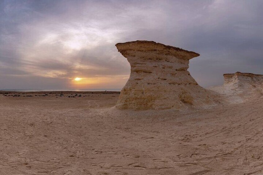 Explore Richard Sierra's Umbrella Rock in West Qatar Tour