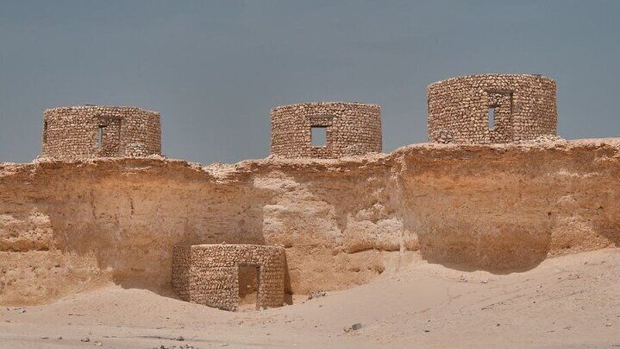 Explore Richard Sierra's Umbrella Rock in West Qatar Tour