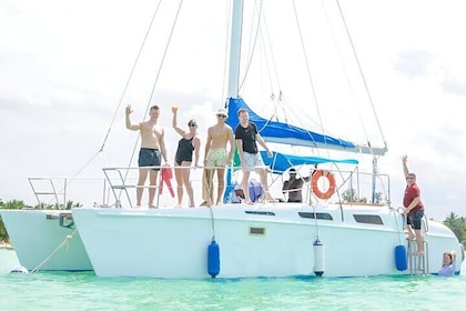 Private Catamaran for Groups with Lunch Open Bar and Pick up