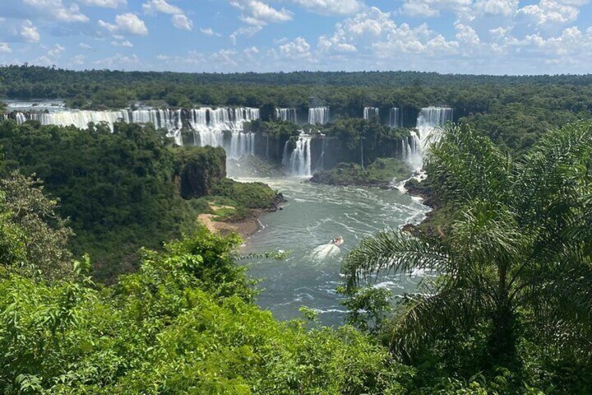 Experience the breathtaking beauty of Iguaçu Falls – Brazil!