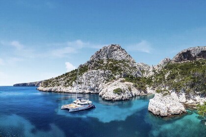 The Day Meal in Catamaran Calanques of Marseille Old Port