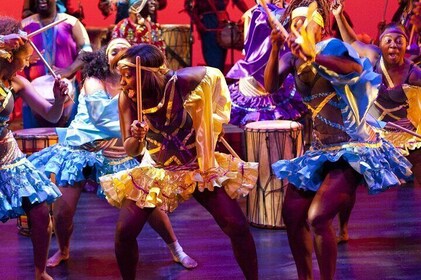 Tour de danza cultural a Bomas Espectáculo de danza cultural desde Nairobi