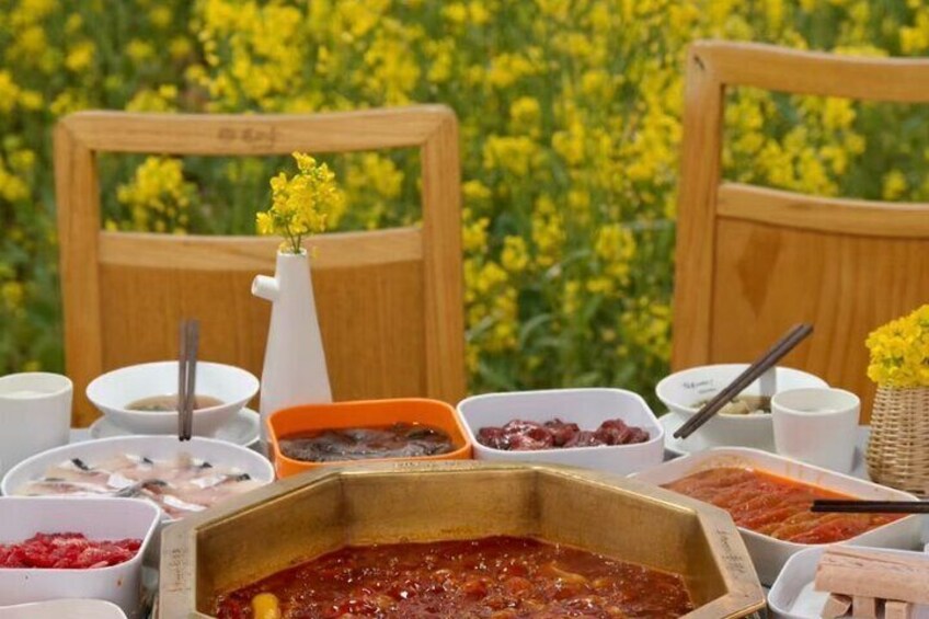 Experience Panda Base and Canola Flower Hotpot in Chengdu