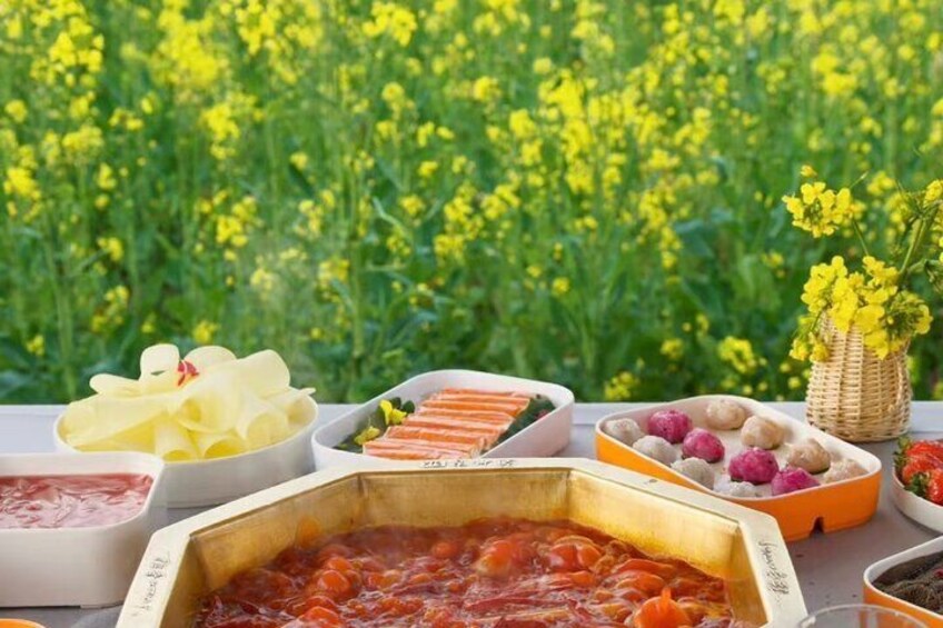 Experience Panda Base and Canola Flower Hotpot in Chengdu