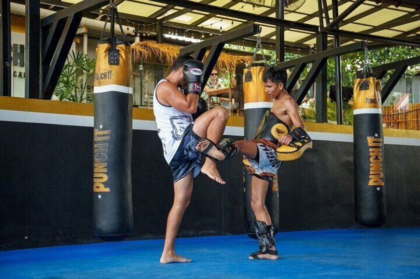 Training Beginner Muay Thai in Koh Samui with Pro Fighters