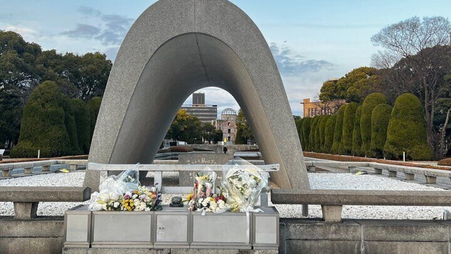 Memorial cenotaph