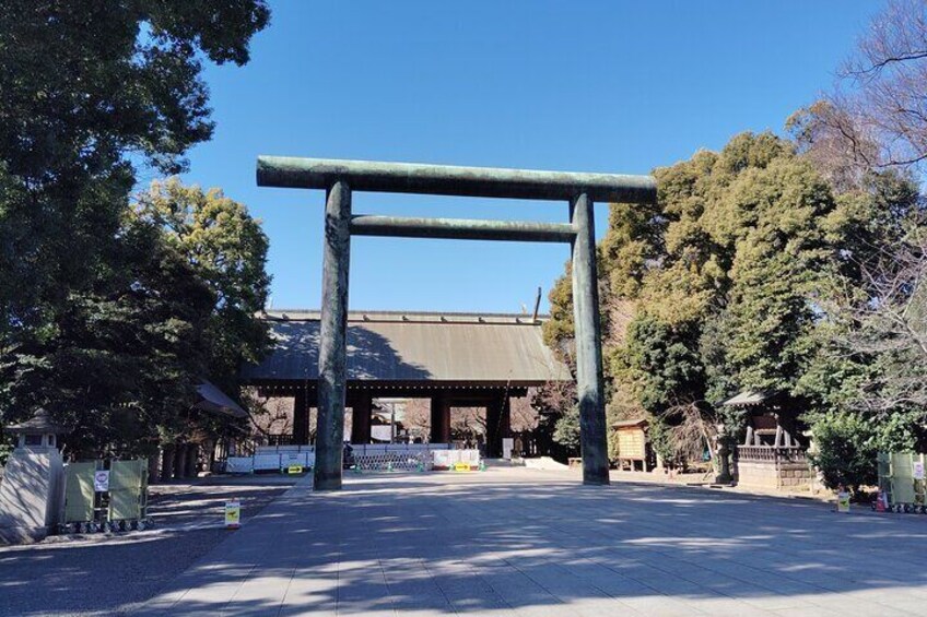 Yasukuni Shrine and Yushukan Museum Private Guided Tour
