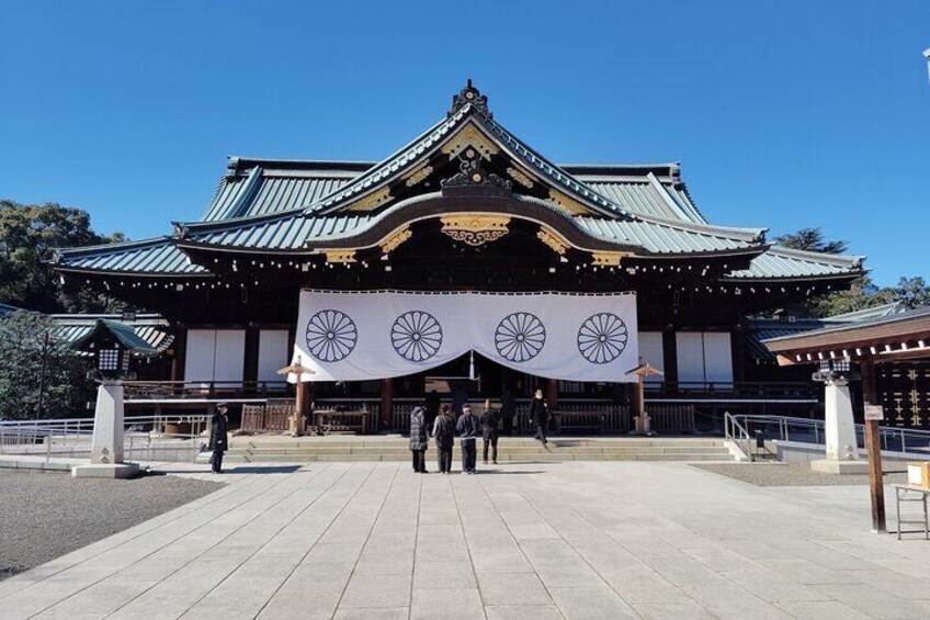 Yasukuni Shrine and Yushukan Museum Private Guided Tour