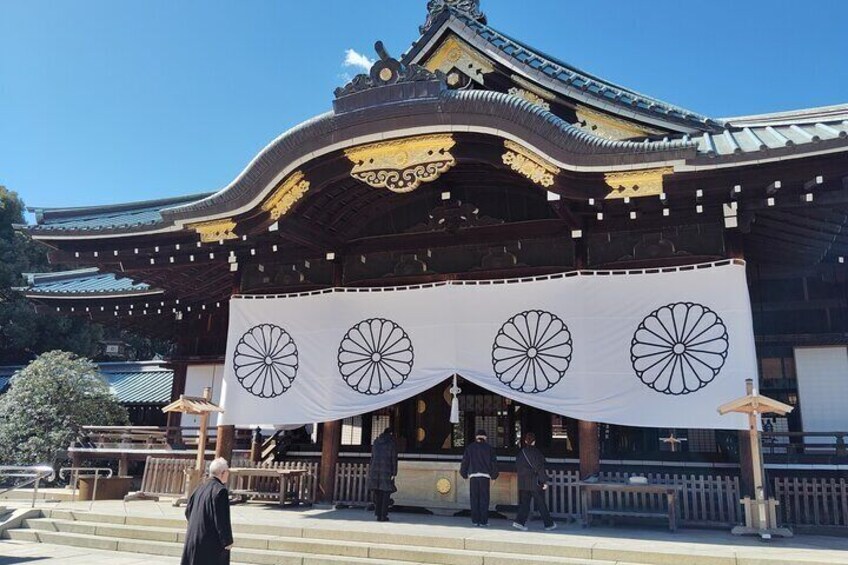 Yasukuni Shrine and Yushukan Museum Private Guided Tour