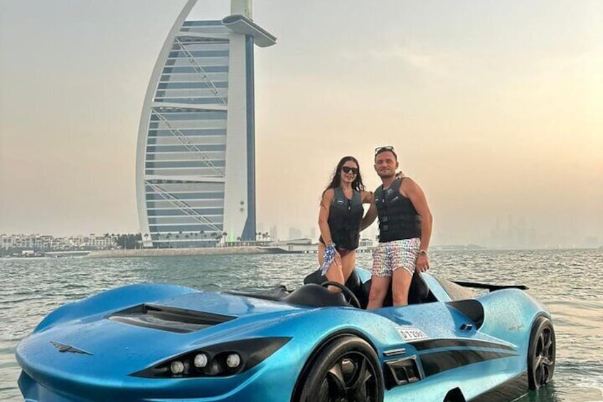 Turn moments into memories with Oceans Kings. Jetski and Jetcar rides designed for those who seek adventure and luxury on Dubai’s waters.