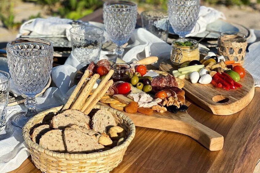Experience a luxurious and unique Beach Picnic near Tamarindo