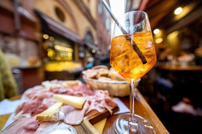 Navigli District Guided Tour and Aperitif in Milan