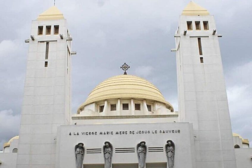 The cathedral notre dame des victoires or cathedral of african souvenir welcomed the pop Jean Paul ll in 1992.