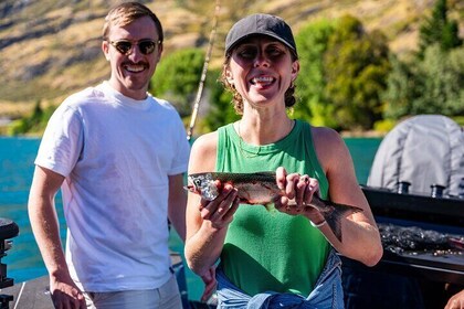 Lake Hāwea: 6 hour Fishing Adventure