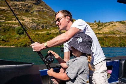 Lake Wānaka: 6 hour Fishing Adventure by Boat