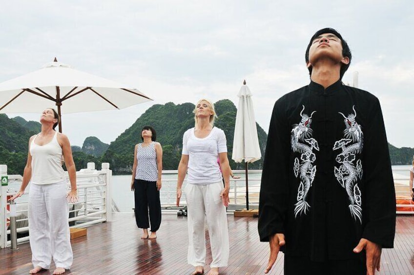 3 Nights Explore Bai Tu Long Bay with Private Cruise