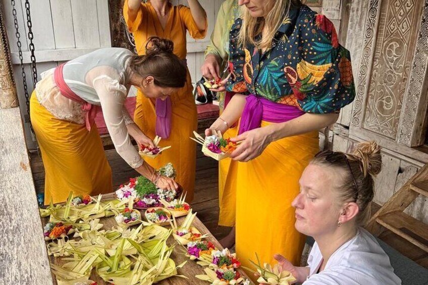 Make Canang Sari with a Balinese Family