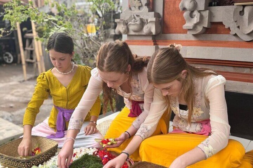 Make Canang Sari with a Balinese Family