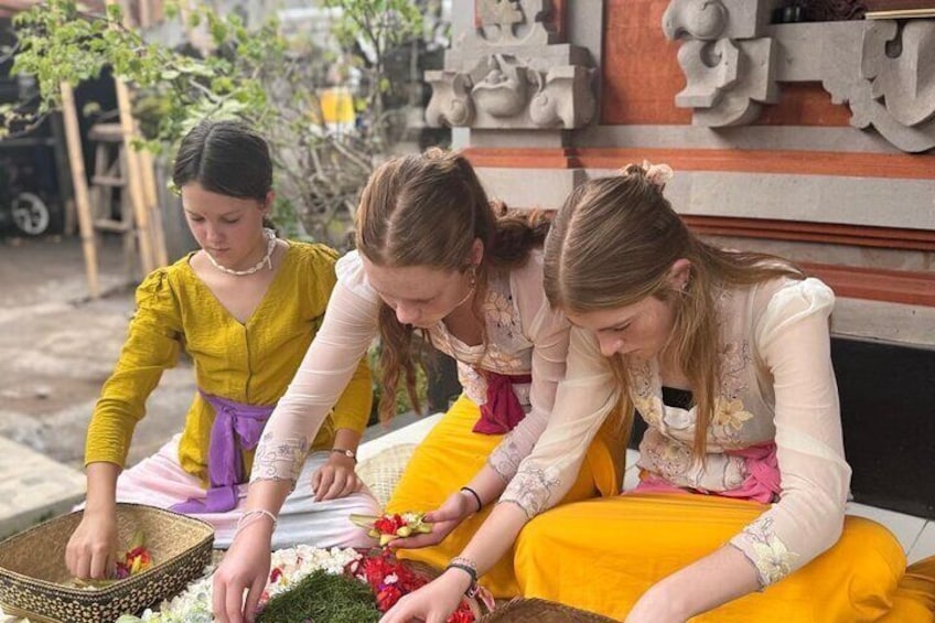 Make Canang Sari with a Balinese Family