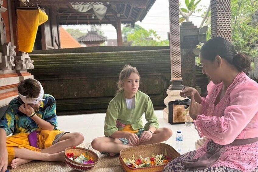Make Canang Sari with a Balinese Family