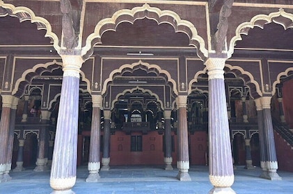 Hire a guide for full day Bangalore city tour with own transport