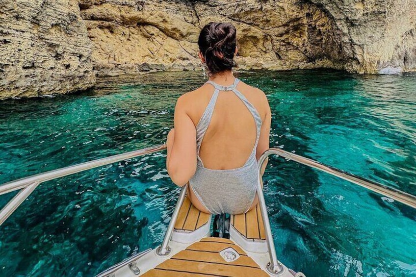 Fast and exciting 1-hour speedboat charter, visiting Comino, Cominotto, and Blue Lagoon’s stunning lagoons.