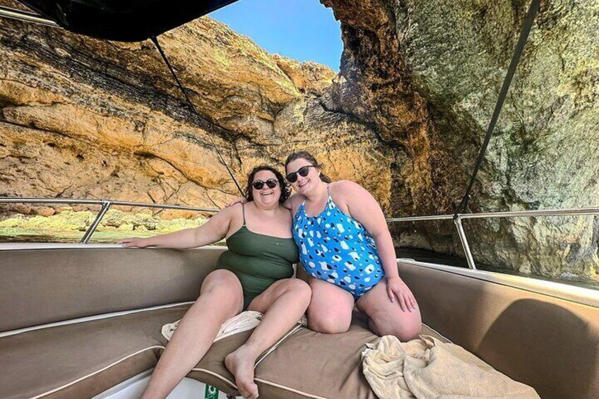 Explore Malta’s hidden gems with a high-speed 1-hour private boat tour to Blue Lagoon and Comino.