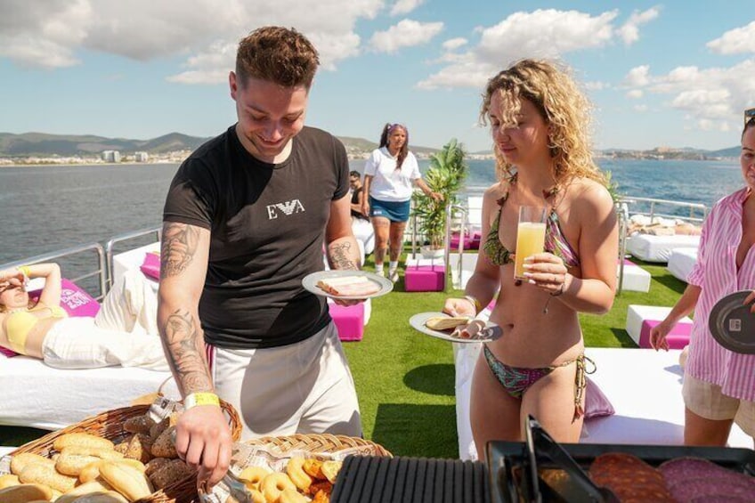 Premium Cruise to Formentera with All Inclusive and Sunset